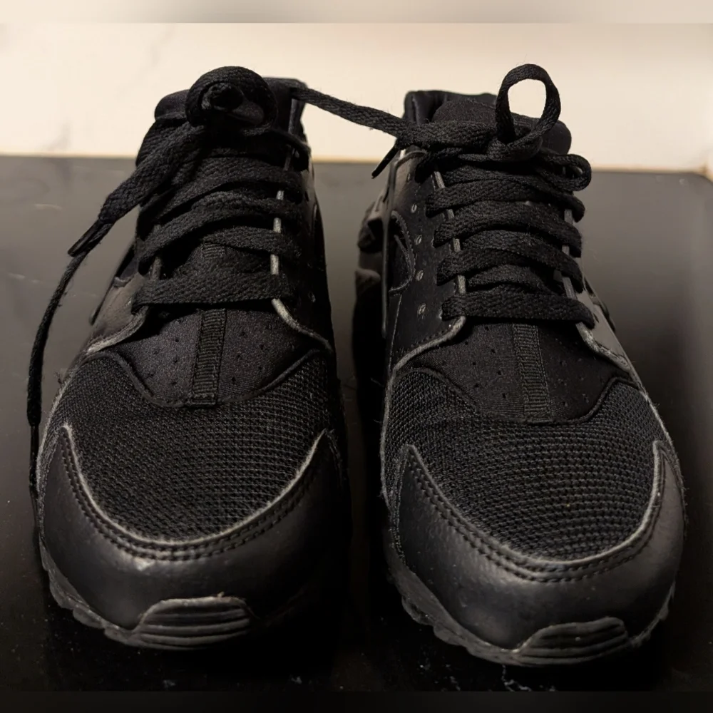 Nike Big Kids' Huarache Run Triple Black Sneakers Size 7Y MSRP $110